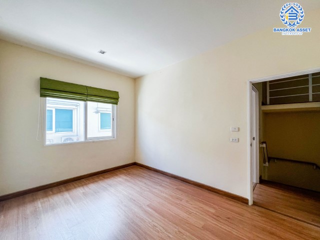 *****ทาวน์เฮ้าส์มือสอง นนทบุรี ม.โกลเด้นทาวน์ ชัยพฤกษ์-วงแหวน เนื้อที่ 21.20 ตร.ว. ฟังก์ชัน 4 ห้องนอน 3 ห้องน้ำ 2 ที่จอดรถ บ้านสภาพใหม่ ไม่ต้องต่อเติมอะไรเพิ่มก็พร้อมเข้าอยู่ได้เลย ทำเลดี เชื่อมต่อถนนบางกรวย-ไทรน้อย, ถนนกาญจนาภิเษก, ใกล้เซ็นทรัลเวสต์เกต และทางด่วน "ศรีรัช"